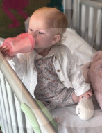 SCHICKSALE - Keine eigenen Beinknochen: Posie-Aurora Sadler-Smith aus Sudbury hat ihre ersten Prothesen angepasst bekommen
