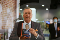 PEOPLE - Roland Kaiser stellt seine Autobiographie "Sonnenseite" an der Buchmesse Frankfurt vor