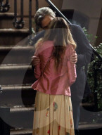 PEOPLE -  Sarah Jessica Parker und Jon Tenney küssen sich für eine Szene am Set von "And Just Like That"