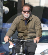 PREMIUM EXCLUSIVE Arnold Schwarzenegger Is Ready To Get Pumped At Gold's Gym