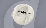 FEATURE - Fly me to the Moon: Ein Lockheed U-2 Dragon Lady Spionageflugzeug am Himmel über der Luftwaffenbasis RAF Fairford