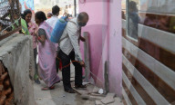 NEWS - Desinfektion gegen Dengue-Fieber in Neu-Delhi