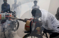 NEWS - Desinfektion gegen Dengue-Fieber in Neu-Delhi