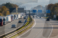NEWS - Gigantischer LKW-Stau von der Grenze bis München wegen österreichischer LKW-Blockabfertigung