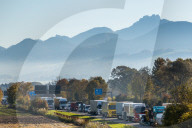 NEWS - Gigantischer LKW-Stau von der Grenze bis München wegen österreichischer LKW-Blockabfertigung