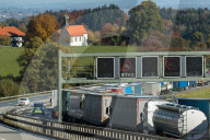 NEWS - Gigantischer LKW-Stau von der Grenze bis München wegen österreichischer LKW-Blockabfertigung