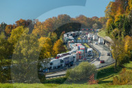 NEWS - Gigantischer LKW-Stau von der Grenze bis München wegen österreichischer LKW-Blockabfertigung