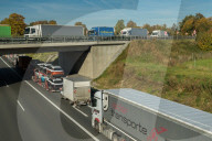 NEWS - Gigantischer LKW-Stau von der Grenze bis München wegen österreichischer LKW-Blockabfertigung