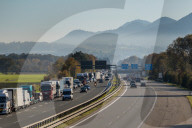 NEWS - Gigantischer LKW-Stau von der Grenze bis München wegen österreichischer LKW-Blockabfertigung