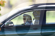 ROYALS - Queen Elizabeth am Steuer ihres Jaguars auf dem Gelände von Schloss Windsor