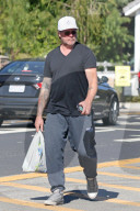 Dean Mcdermott is seen running errands in Calabasas 

