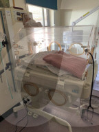 SCHICKSALE - Mutter, die nach einer Covid-Erkrankung im Koma entbunden hat, lernt endlich ihre Tochter kennen