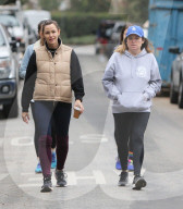 PREMIUM EXCLUSIVE Jennifer Garner And Her Girl Squad Visit Her Future Pad