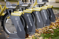 Andy Burnham: don’t throw Manchester hire bikes in the canal.
Mayor pleads with residents not to treat new Bee Bikes like the failed Mobike scheme.