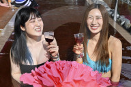 FEATURE - Alle Jahre wieder: Baden im Beaujolais Nouveau im Japanischen Hakone
