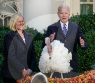 NEWS - Präsident Biden begnadigt 2 Truthähne vor Thanksgiving
