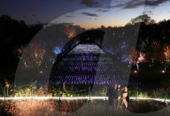 FEATURE - Lightscape Installation im Brooklyn Botanic Garden in New York eröffnet