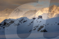FEATURE - Das abgelegenste Hotel der Welt ist ein verschneites Luxusrefugium in der Wildnis Alaskas