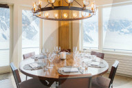 FEATURE - Das abgelegenste Hotel der Welt ist ein verschneites Luxusrefugium in der Wildnis Alaskas