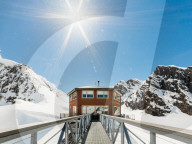FEATURE - Das abgelegenste Hotel der Welt ist ein verschneites Luxusrefugium in der Wildnis Alaskas