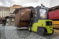 NEWS - Coronavirus: Kein Weihnachtsmarkt: Abbau des Dresdner Striezelmarkt