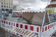 NEWS - Coronavirus: Kein Weihnachtsmarkt: Abbau des Dresdner Striezelmarkt
