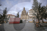 NEWS - Coronavirus: Kein Weihnachtsmarkt: Abbau des Dresdner Striezelmarkt