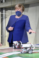 NEWS - Bundeskanzlerin Angela Merkel besucht das TUMO-Lernzentrum in Berlin