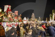 NEWS - Coronavirus: Erfurter Weihnachtsmarkt eröffnet trotz starker Kritik