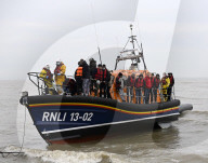 NEWS - Migranten an der Küste in Dungeness
