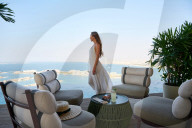 FEATURE - Der höchste 360-Grad-Infinity-Pool der Welt in 200 Metern Höhe ragt über Dubai