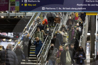 NEWS - Coronavirus:  Ab heute müssen die Menschen in öffentlichen Verkehrsmitteln und Geschäften in England einen Mundschutz tragen