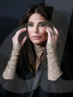PEOPLE -  Schauspielerin Sandra Bullock trägt einen Stella McCartney Jumpsuit und eine Tyler Ellis Clutch bei der Premiere des Netflix-Films "The Unforgivable" in Los Angeles