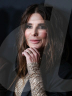 PEOPLE -  Schauspielerin Sandra Bullock trägt einen Stella McCartney Jumpsuit und eine Tyler Ellis Clutch bei der Premiere des Netflix-Films "The Unforgivable" in Los Angeles