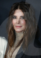 PEOPLE -  Schauspielerin Sandra Bullock trägt einen Stella McCartney Jumpsuit und eine Tyler Ellis Clutch bei der Premiere des Netflix-Films "The Unforgivable" in Los Angeles