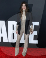 PEOPLE -  Schauspielerin Sandra Bullock trägt einen Stella McCartney Jumpsuit und eine Tyler Ellis Clutch bei der Premiere des Netflix-Films "The Unforgivable" in Los Angeles