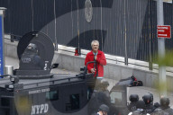 NEWS - Polizei zwingt Bewaffneten vor dem UN-Gebäude in New York zum Aufgeben