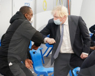 NEWS - Boris Johnson bekommt seine Booster-Impfung