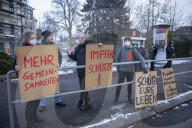 NEWS - Coronavirus: Corona-Proteste auf dem Marktplatz von Freiberg in Sachsen