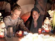 PEOPLE -  Laeticia Hallyday und Joy weinend am Grab von Johnny Hallyday in St. Barths