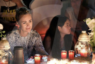 PEOPLE -  Laeticia Hallyday und Joy weinend am Grab von Johnny Hallyday in St. Barths
