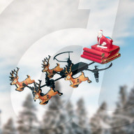 FEATURE - Der Weihnachtsmann kommt an Bord einer ferngesteuerten Drohne in die Stadt