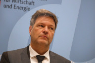 NEWS - Robert Habeck und Peter Altmaier bei der Amtsübergabe im Berliner Wirtschaftsministerium