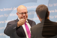 NEWS - Robert Habeck und Peter Altmaier bei der Amtsübergabe im Berliner Wirtschaftsministerium