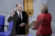NEWS - Der neue Kanzler Olaf Scholz beim Amtseid in Berlin