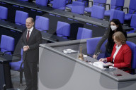 NEWS - Der neue Kanzler Olaf Scholz beim Amtseid in Berlin