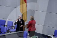 NEWS - Der neue Kanzler Olaf Scholz beim Amtseid in Berlin