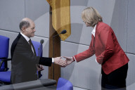 NEWS - Der neue Kanzler Olaf Scholz beim Amtseid in Berlin