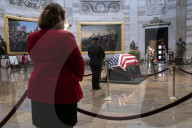 NEWS - Gedenkfeier für Senator Bob Dole im U.S. Capitol in Washington