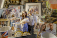 ROYALS -  Royal-Superfan Margaret Tyler zeigt einige der Tausenden von Erinnerungsstücken der britischen Königsfamilie in ihrem Haus